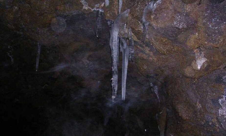 Grotta-del-gelo